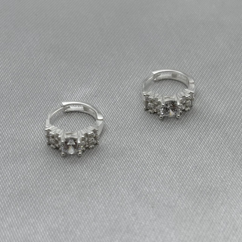#H195 - Huggie Con Piedra Zirconia Plata - A15/1.7