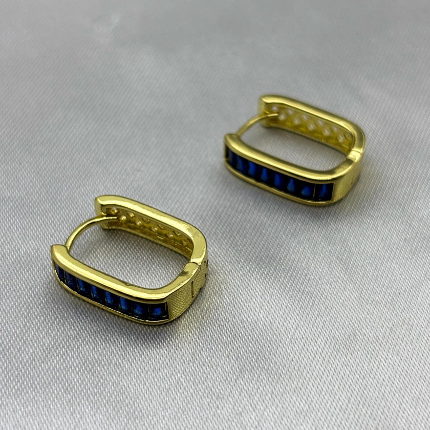 #HOL162 - Huggie Cuadrada Con Zirconia Oro Laminado 18K - LA035/