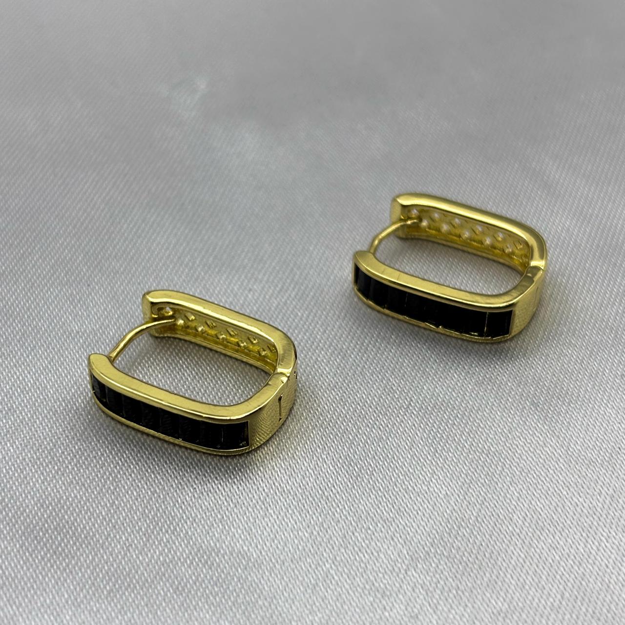 #HOL162 - Huggie Cuadrada Con Zirconia Oro Laminado 18K - LA035/