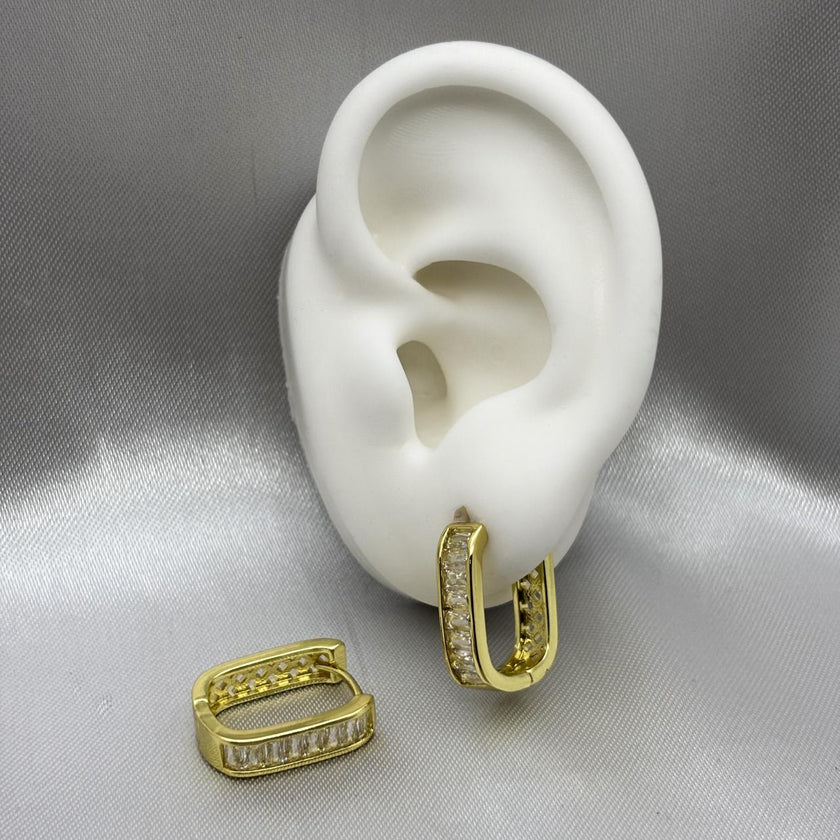 #HOL162 - Huggie Cuadrada Con Zirconia Oro Laminado 18K - LA035/