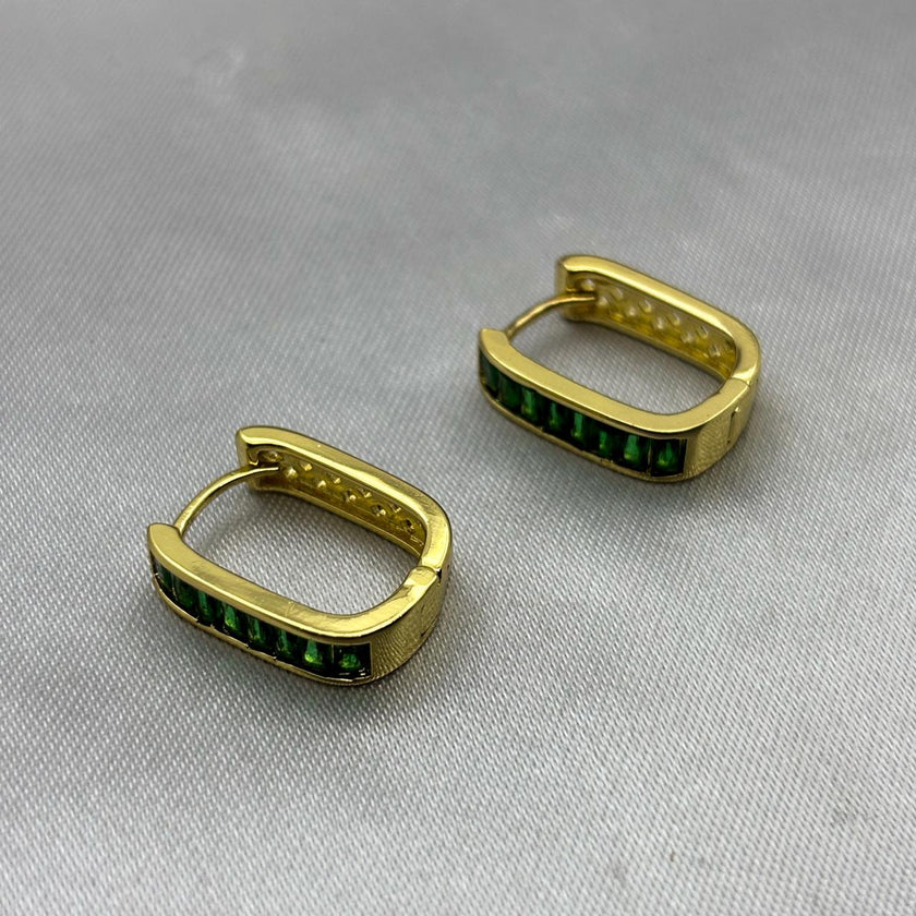 #HOL162 - Huggie Cuadrada Con Zirconia Oro Laminado 18K - LA035/