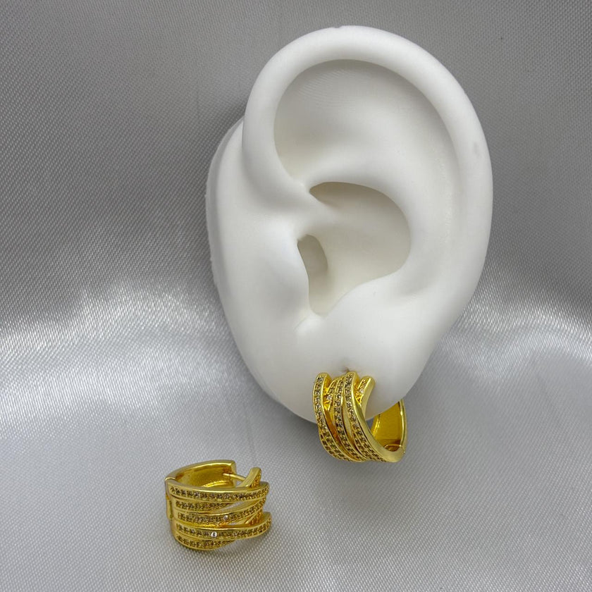 #HOL164 - Huggie Con Piedra De Zirconia Oro Laminado 18K - LA040/