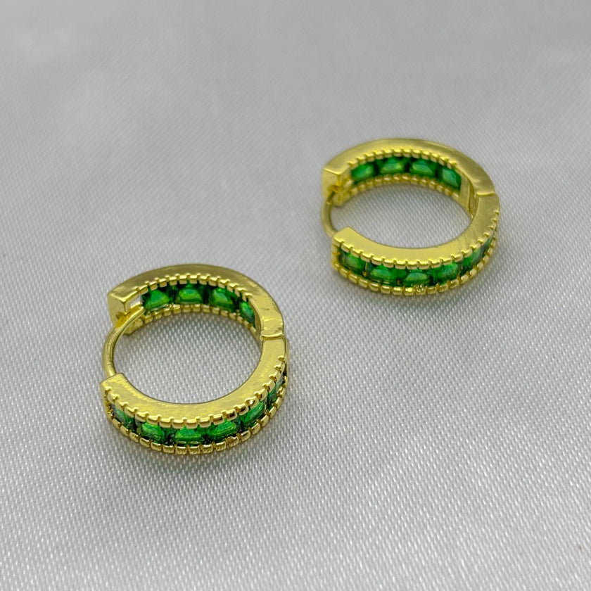 #HOL166 - Huggie Circular Con Piedra Zirconia Oro Laminado 18K - LA035/