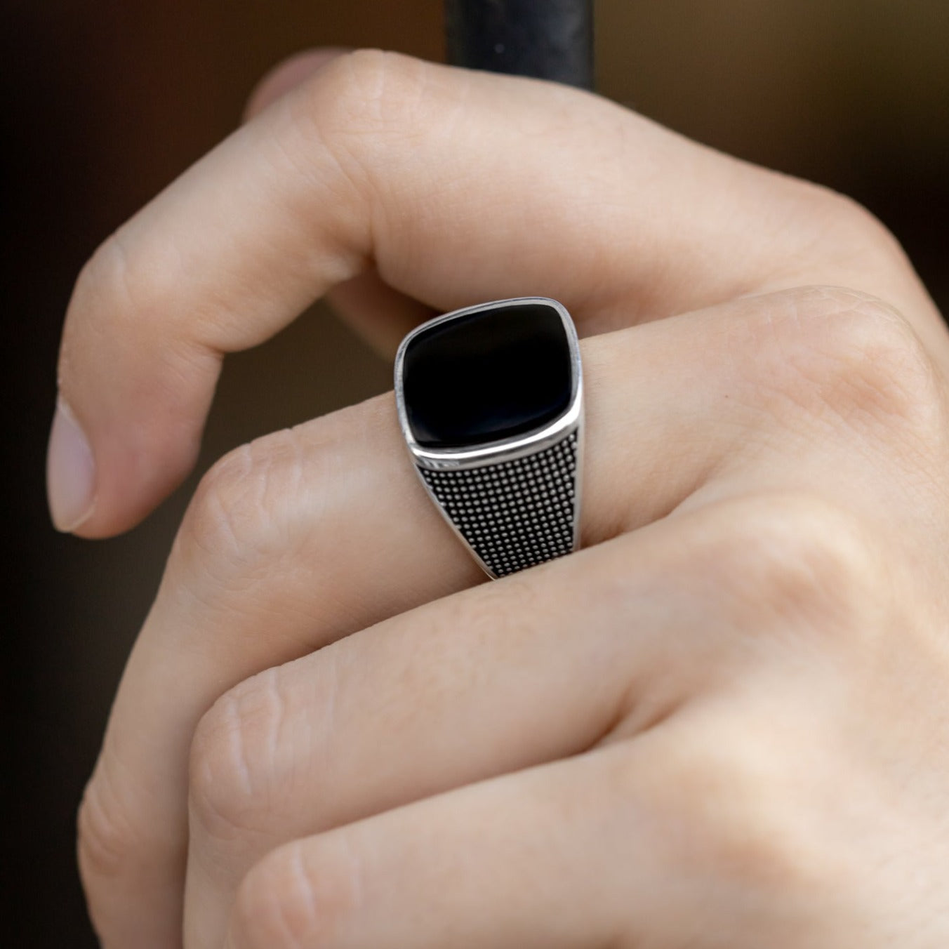 #AC137 - Anillo Caballero Cuadrado Plata - C08/6.5