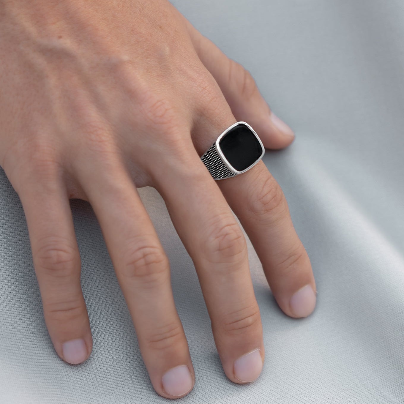 #AC137 - Anillo Caballero Cuadrado Plata - C08/6.5