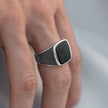 #AC137 - Anillo Caballero Cuadrado Plata - C08/6.5