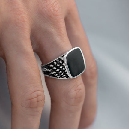 #AC137 - Anillo Caballero Cuadrado Plata - C08/6.5