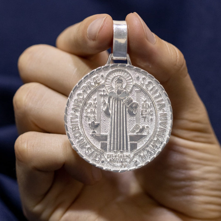 #D181 - Medalla/Dije De San Benito - F7.2