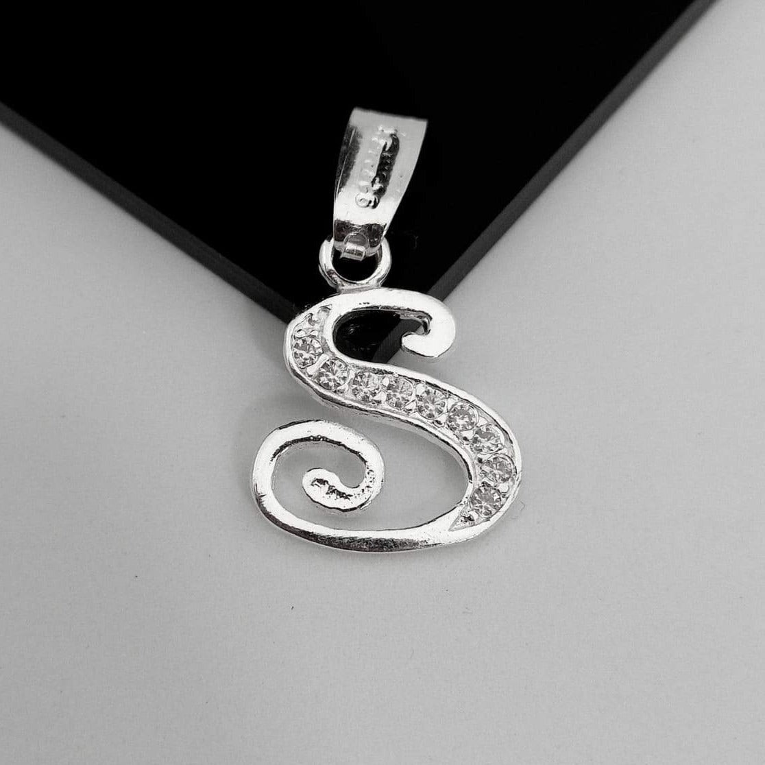 #D116 - Dije De Letra Con Zirconia De Plata - A10/1.2