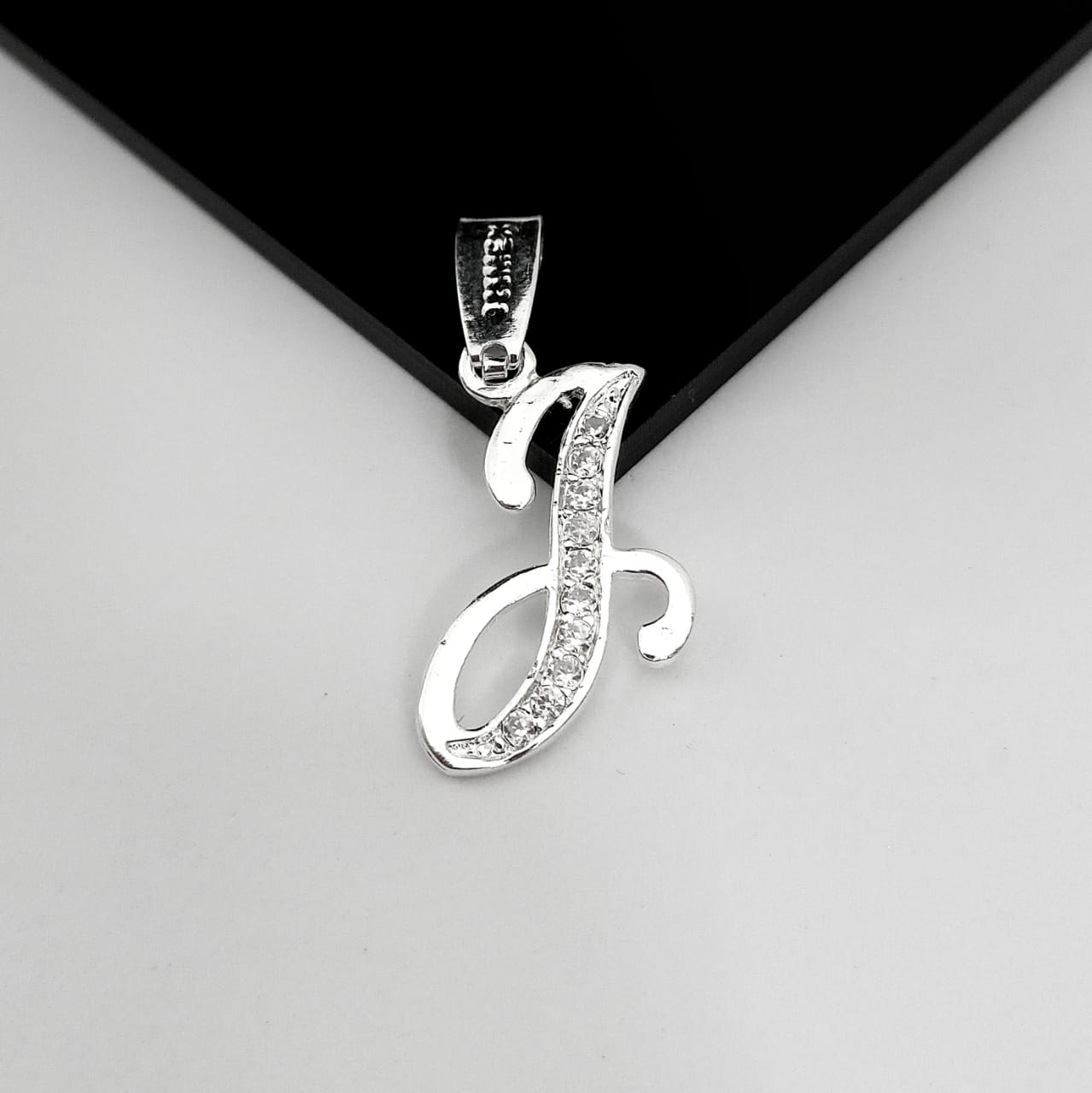 #D116 - Dije De Letra Con Zirconia De Plata - A10/1.2