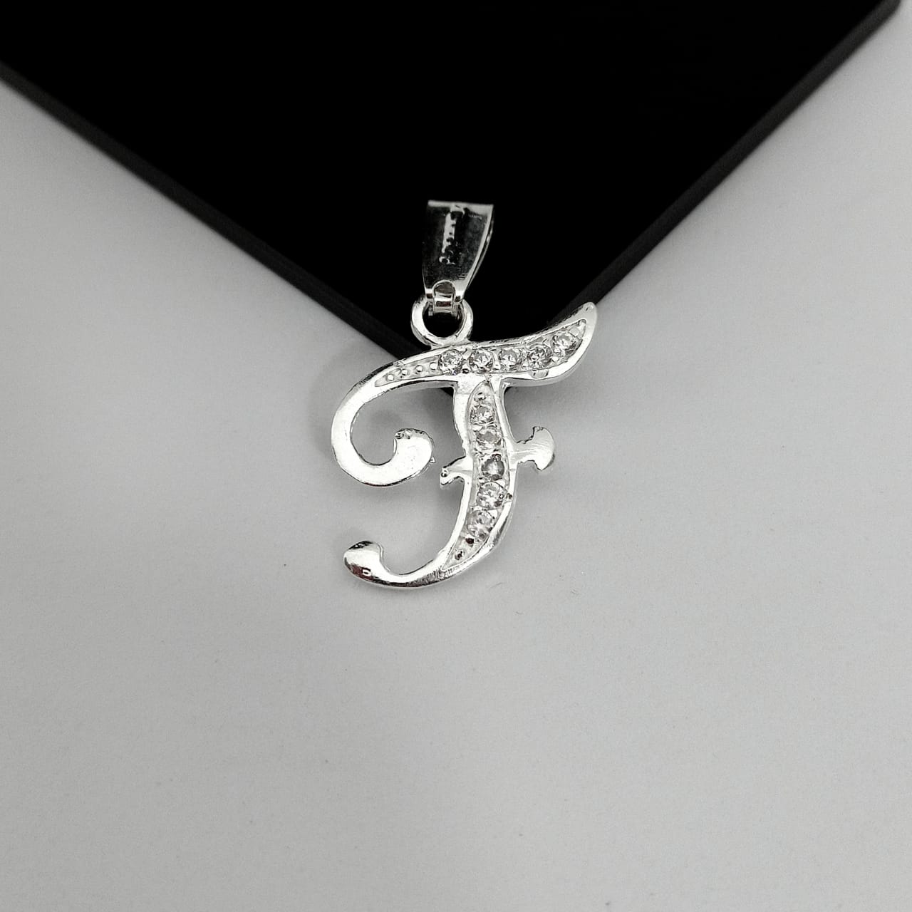 #D116 - Dije De Letra Con Zirconia De Plata - A10/1.2