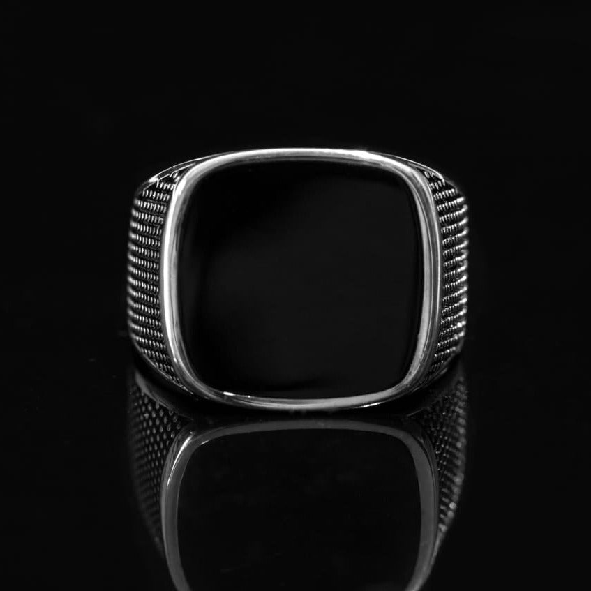 #AC137 - Anillo Caballero Cuadrado Plata - C08/6.5