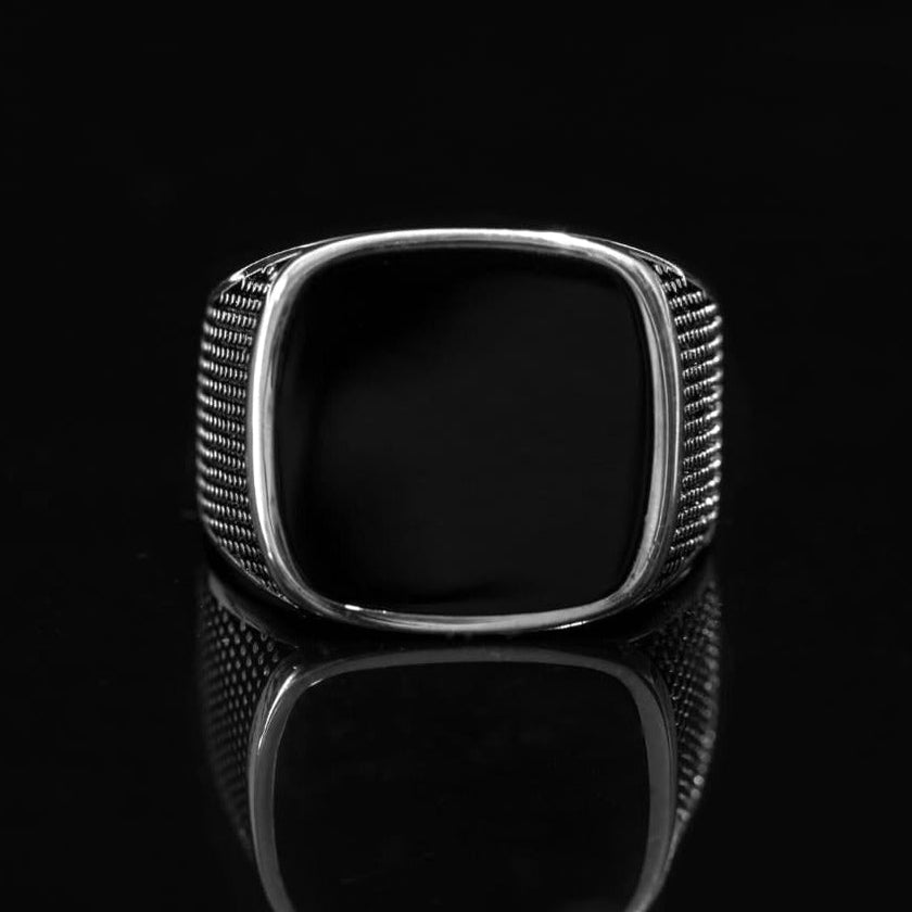 #AC137 - Anillo Caballero Cuadrado Plata - C08/6.5