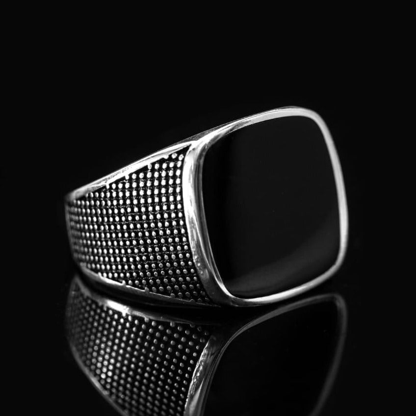 #AC137 - Anillo Caballero Cuadrado Plata - C08/6.5