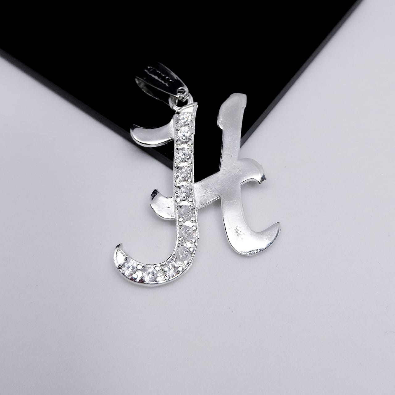 #D106 - Dije De Letra Grande Piedra Zirconia Plata - A13/2.2