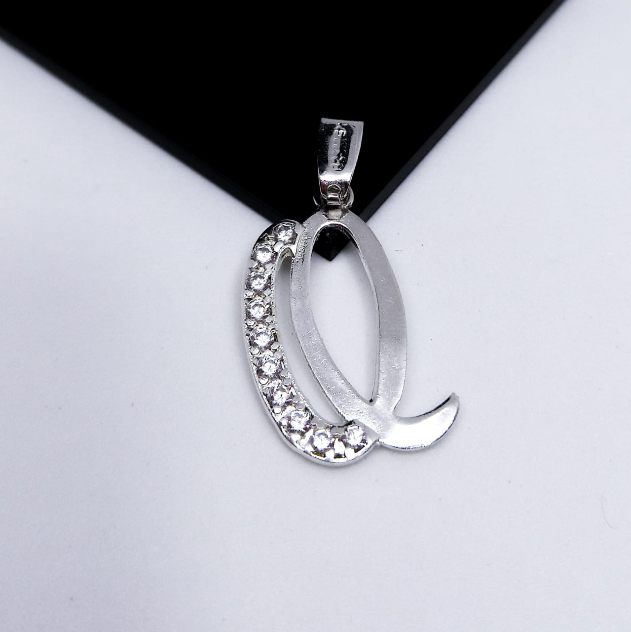#D106 - Dije De Letra Grande Piedra Zirconia Plata - A13/2.2