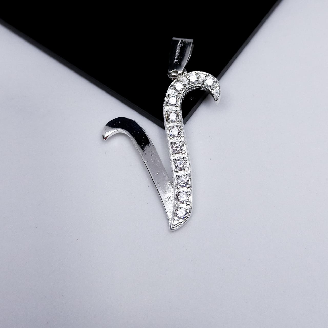 #D106 - Dije De Letra Grande Piedra Zirconia Plata - A13/2.2