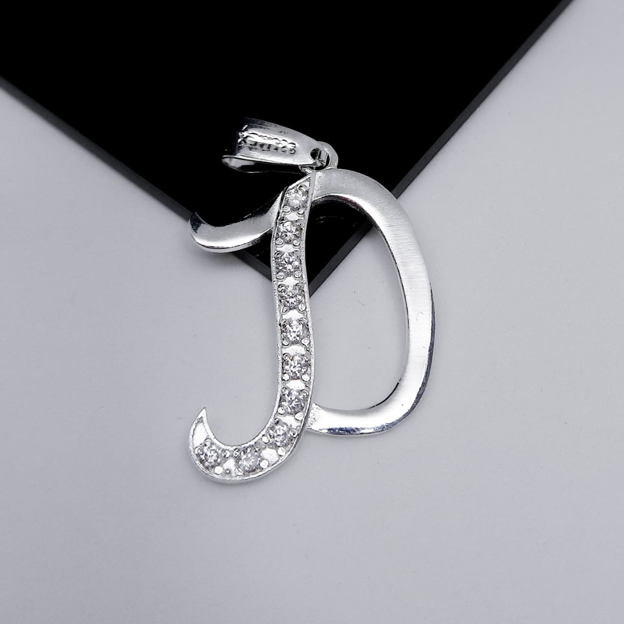#D106 - Dije De Letra Grande Piedra Zirconia Plata - A13/2.2