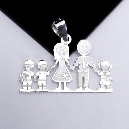 #D126 - Dije Familiar Mamá, Papá y 3 Niños o Niñas Plata - A19/2.9