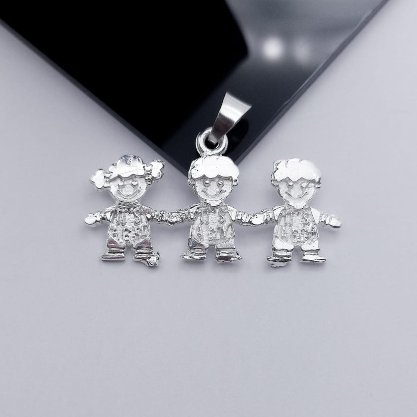 #D226 - Dije De 3 Niños o Niñas - A07/2.8