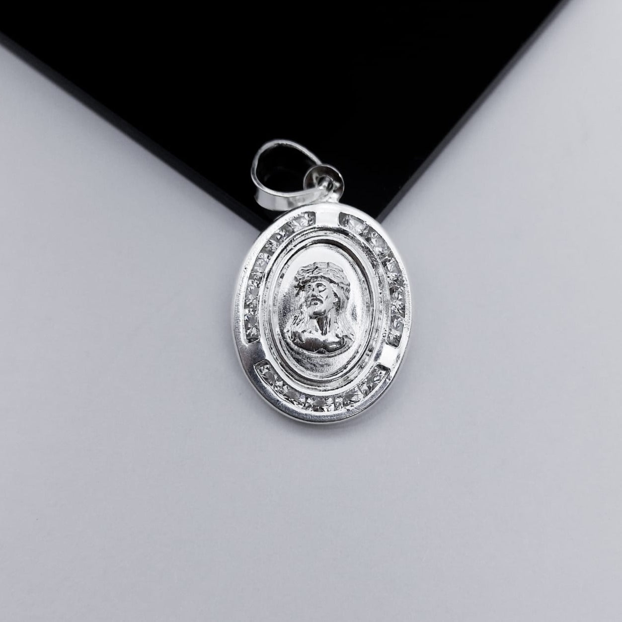 #D342 - Dije/Medalla De Jesús Con Corona De Espinas - A13/2.8