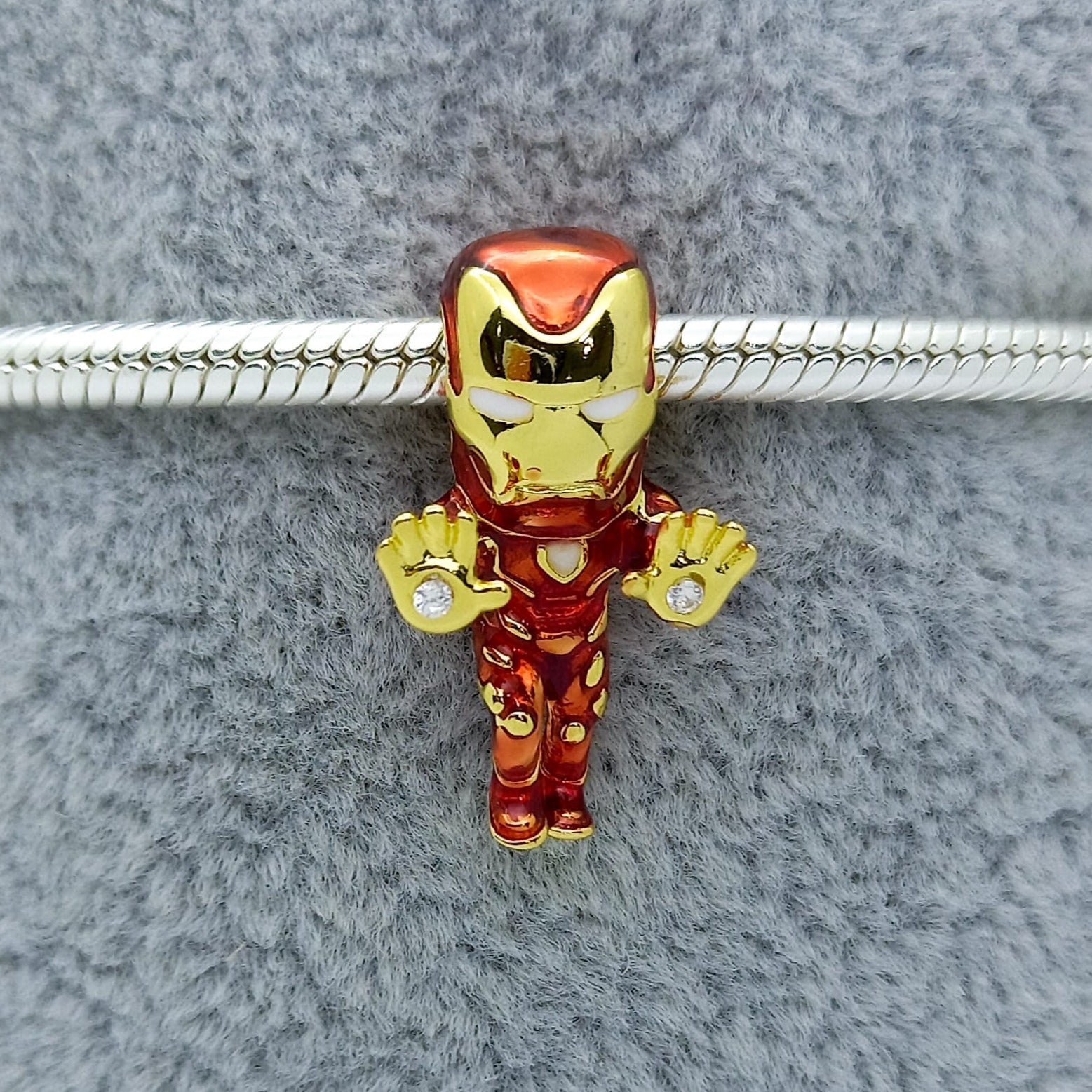 #PAN152 - Charm De Iron Man Con Zirconia Plata - B12/3.5