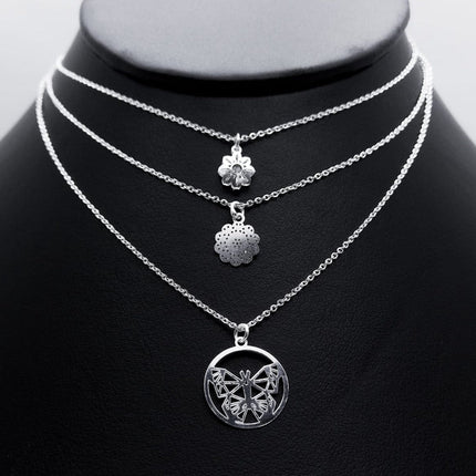 #G111 - Gargantilla Triple De Mariposa y Flores - A18/6.0