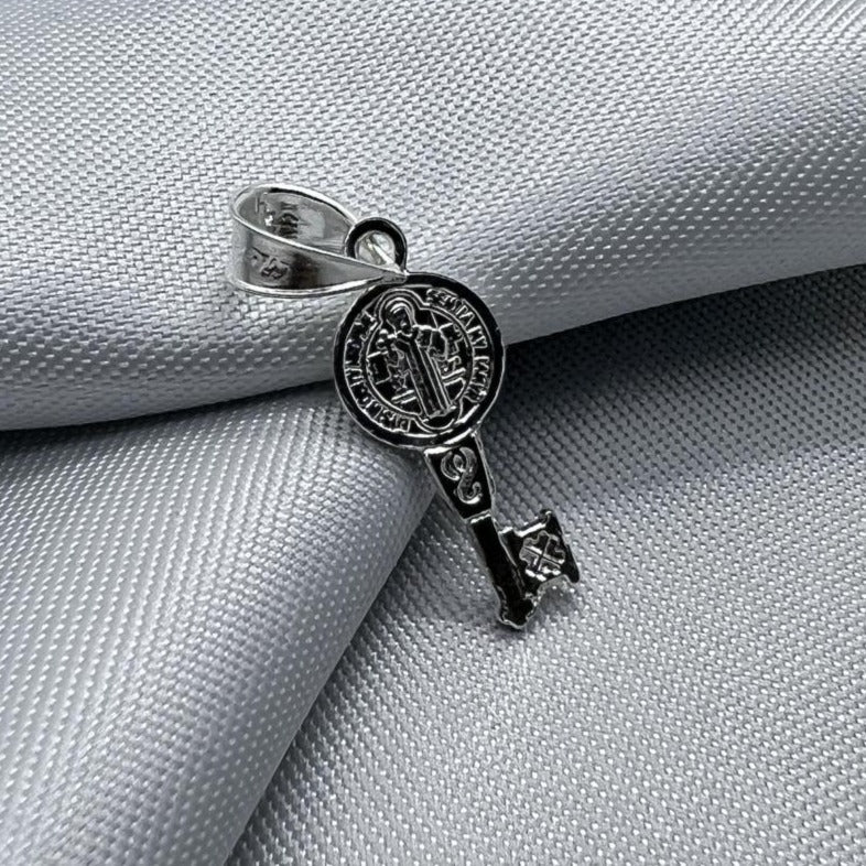 #D174 - Dije De Llave De San Benito Plata - A07/1.7