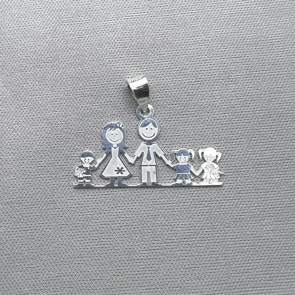 #D126 - Dije Familiar Mamá, Papá y 3 Niños o Niñas Plata - A19/2.9