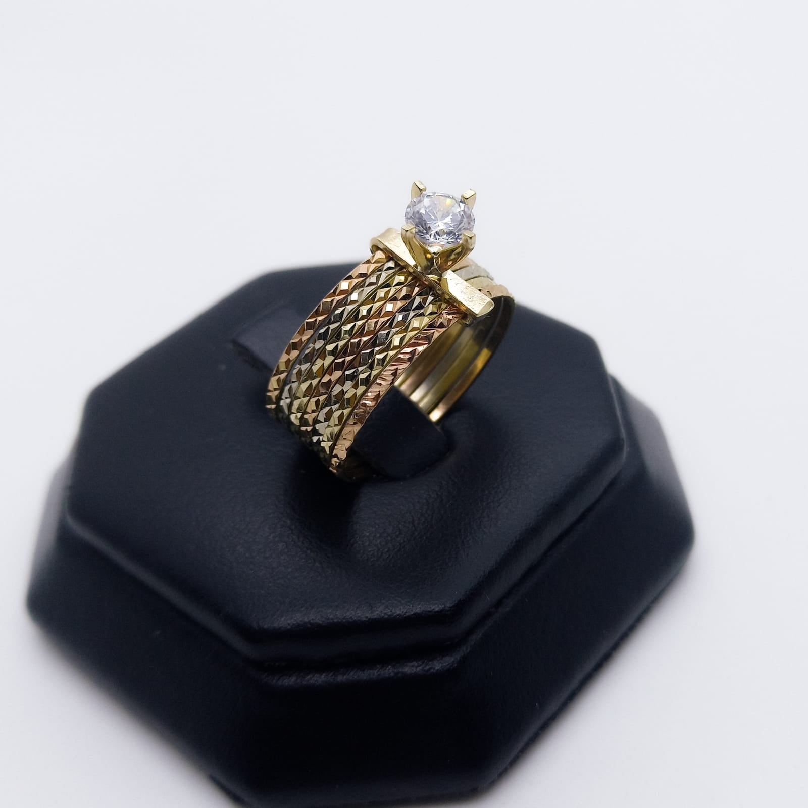#AD10101 - Anillo Semanario Solitario De 3 Oros De Oro 10K - H02/3.5
