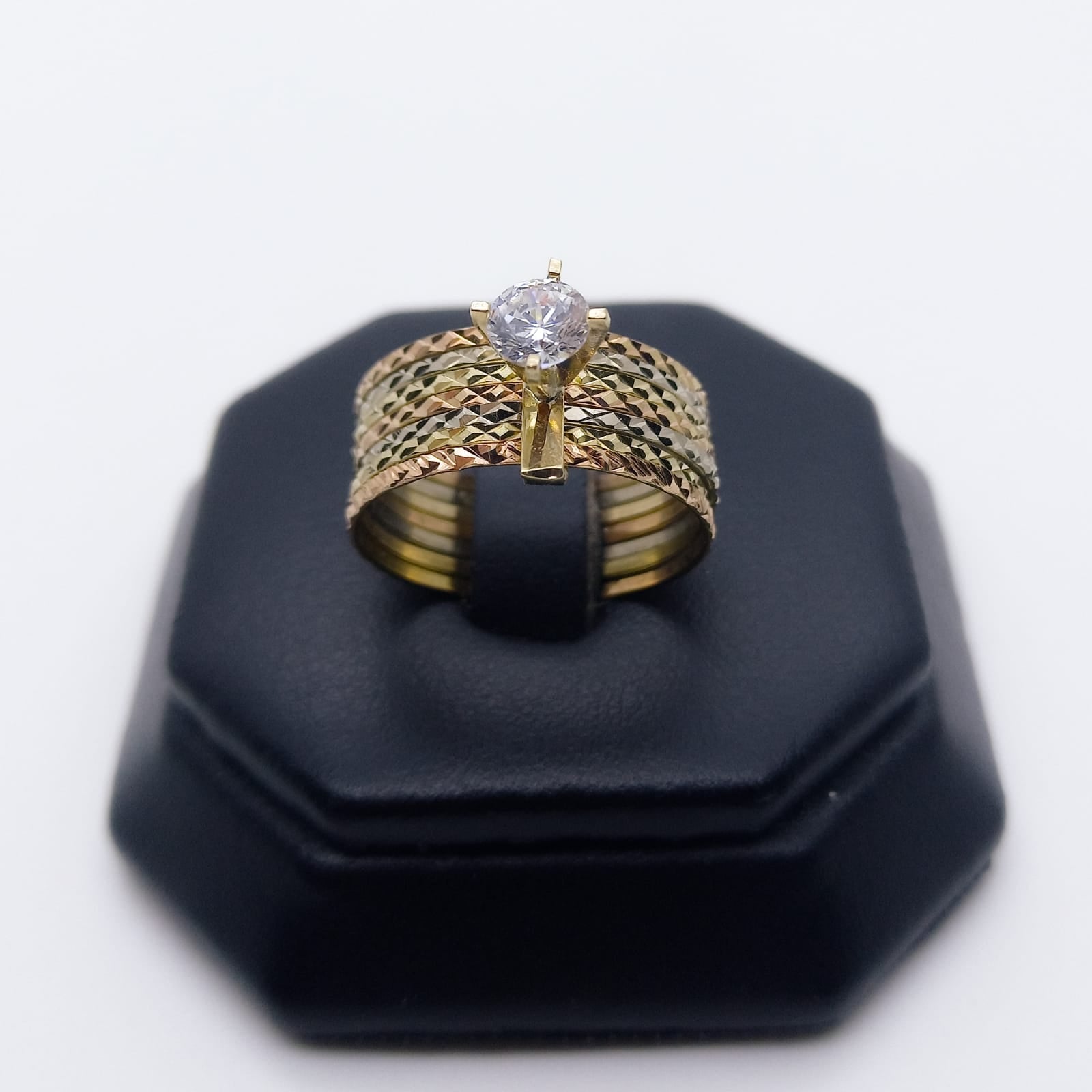 #AD10101 - Anillo Semanario Solitario De 3 Oros De Oro 10K - H02/3.5