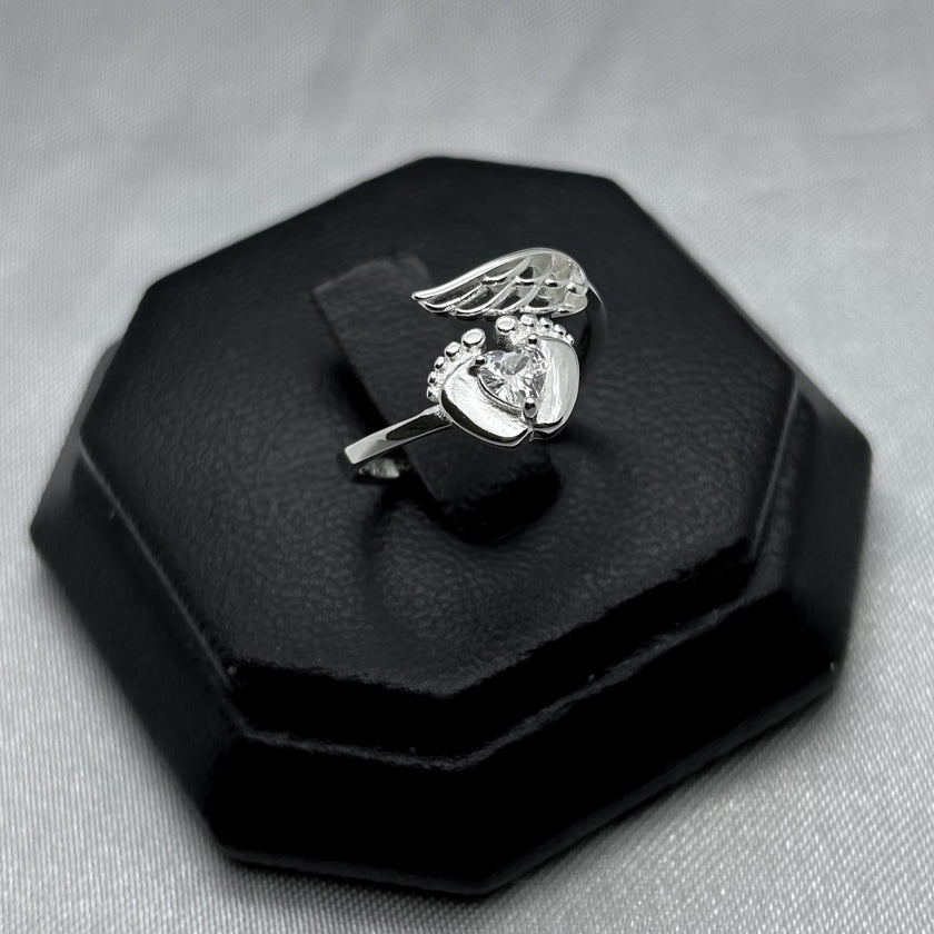 #AD177 - Anillo Con Piecitos Y Alas Con Zirconia Plata - B09/2.3
