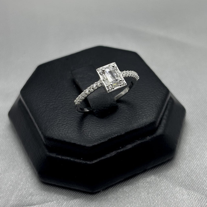#AD133 - Anillo Solitario Piedra Zirconia Rectangular Plata - B12/1.9
