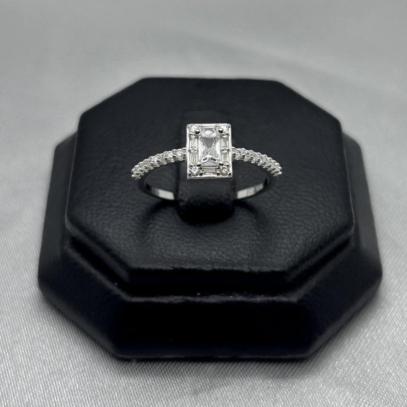 #AD133 - Anillo Solitario Piedra Zirconia Rectangular Plata - B12/1.9