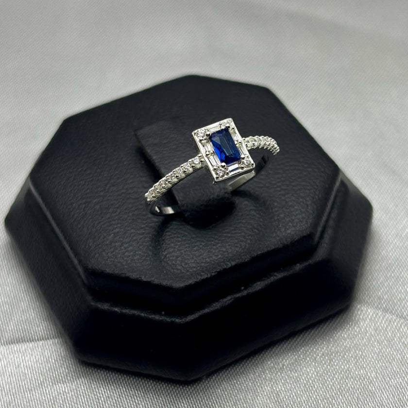 #AD133 - Anillo Solitario Piedra Zirconia Rectangular Plata - B12/1.9