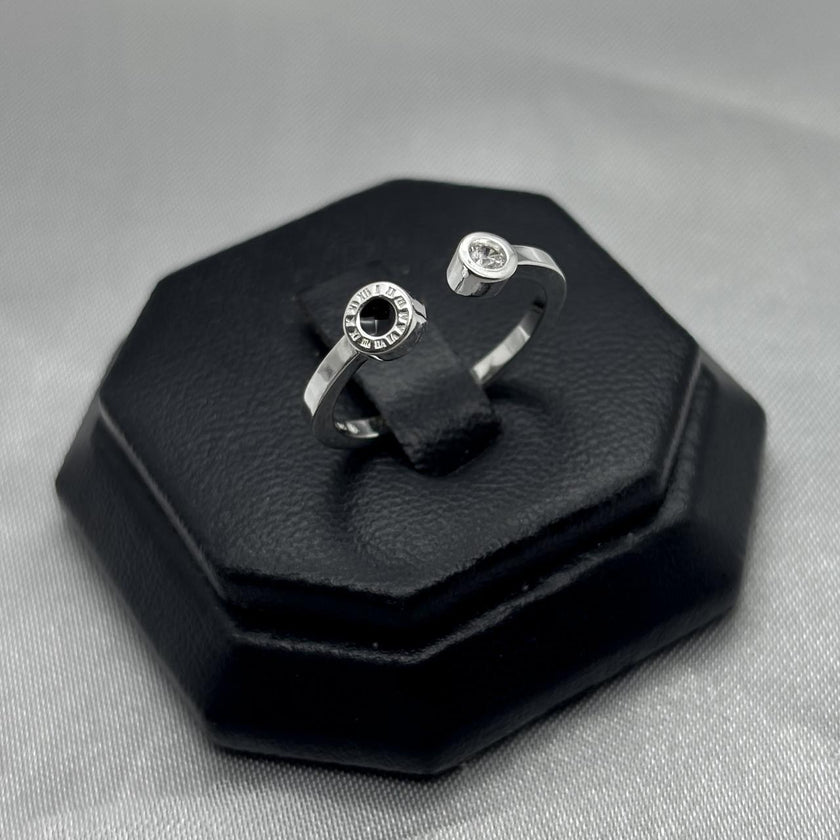 #AD181 - Anillo Ajustable Números Romanos Piedra Zirconia Plata - PU2.4