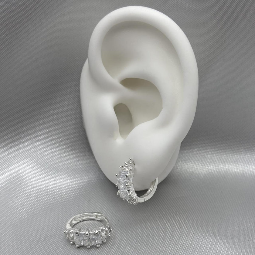 #H112 - Huggie Con Zirconia Plata - F4.0