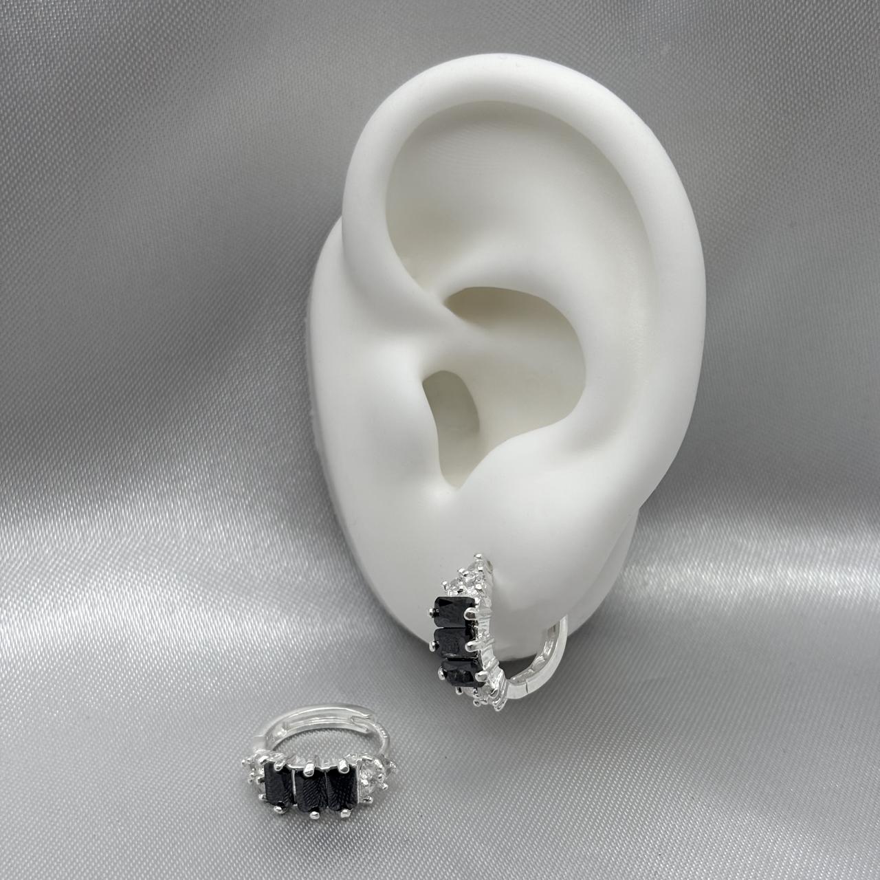 #H112 - Huggie Con Zirconia Plata - F4.0