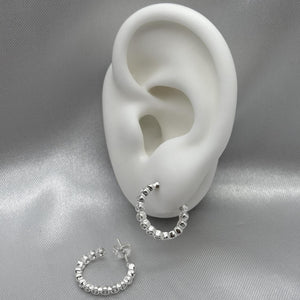 #H148 - Huggie Con Zirconia Circular Plata - F2.5