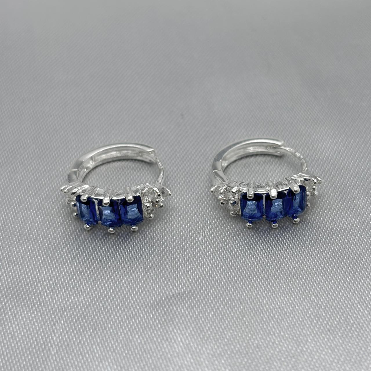 #H112 - Huggie Con Zirconia Plata - F4.0