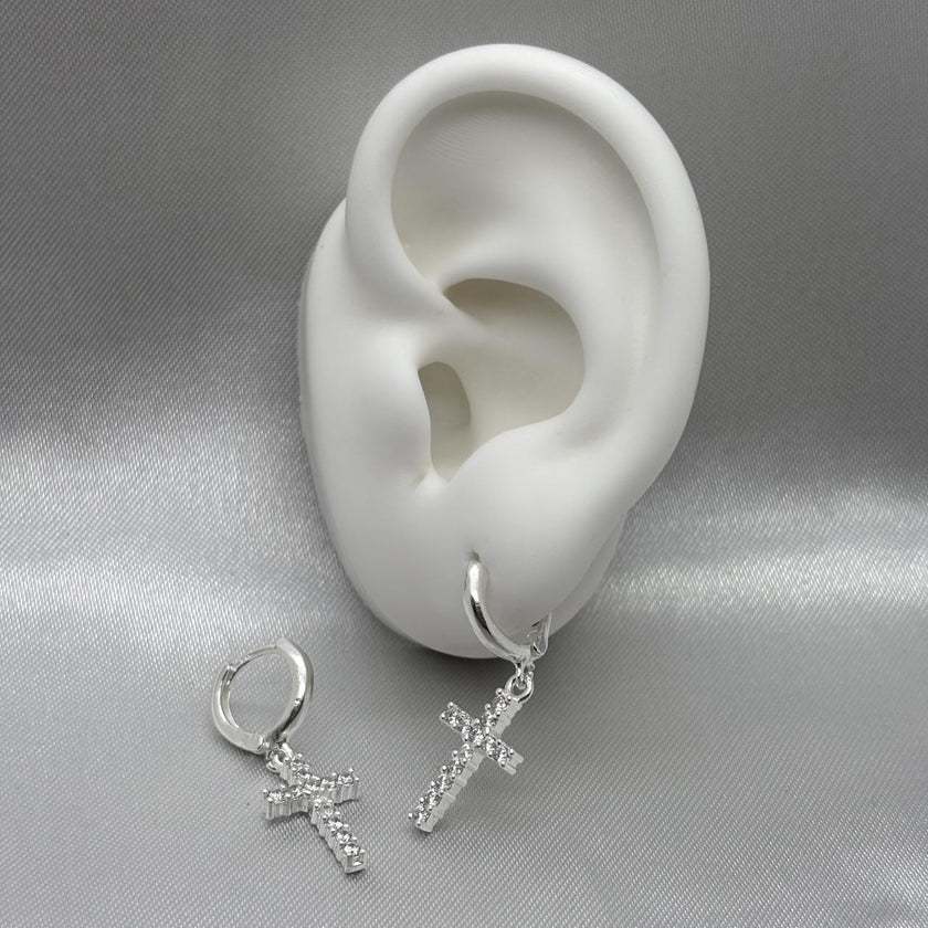 #H162 - Huggie Colgante De Cruz Con Zirconia Plata - F3.6