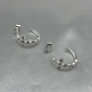 #H179 - Huggie Circular De Cruz Con Piedra Zirconia De Plata - ZC2.7