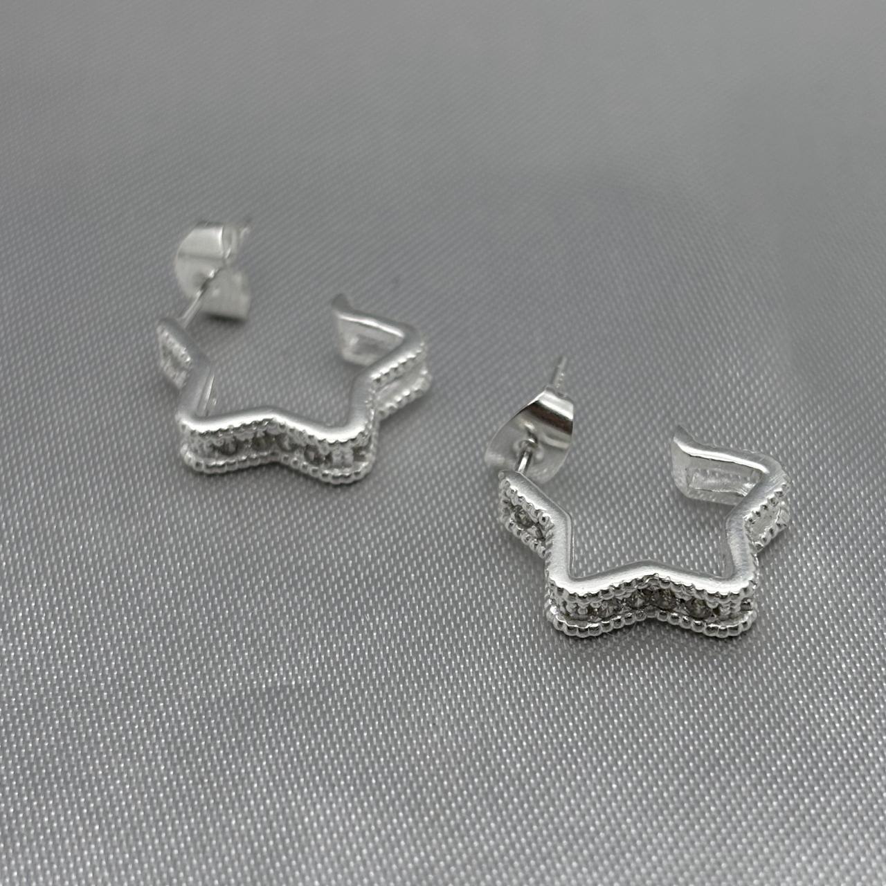 #H177 - Huggie Estrella Con Zirconia Plata - ZC3.3