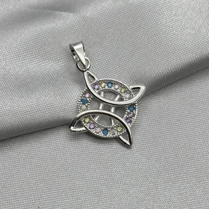 #D433 - Dije Nudo De Bruja Con Piedra Zirconia De Plata - ZC2.7