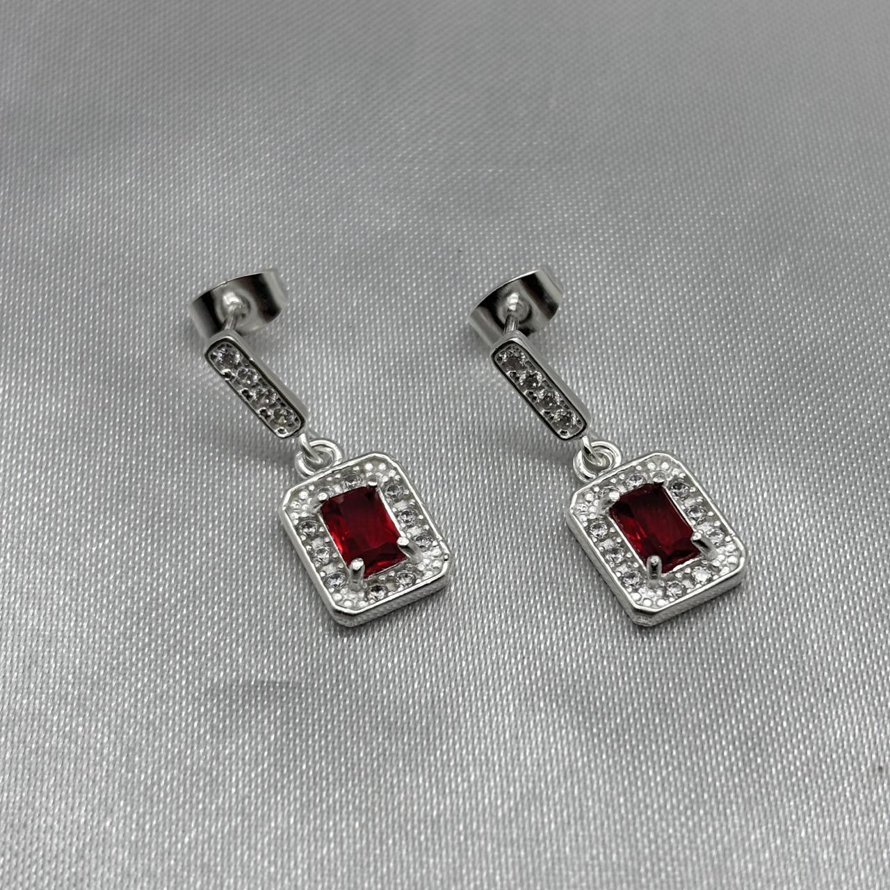 #AR184 - Arete Cuadro Con Piedra Zirconia Central Plata - ZC3.4