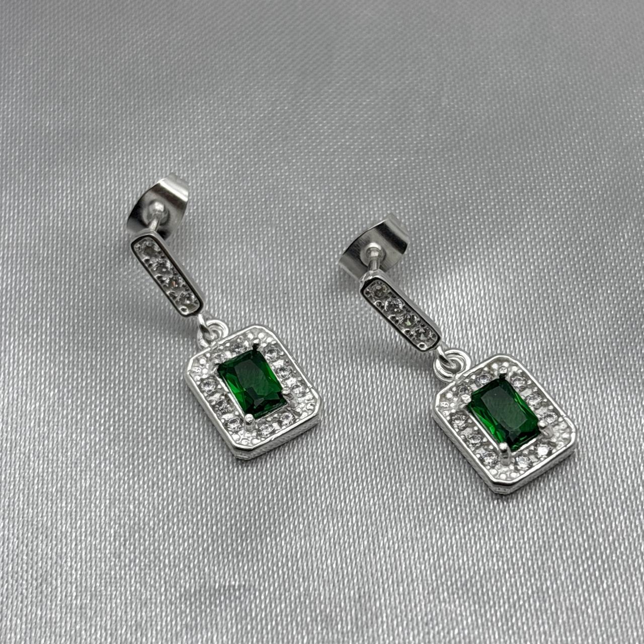 #AR184 - Arete Cuadro Con Piedra Zirconia Central Plata - ZC3.4