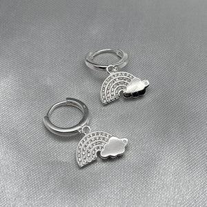 #H181 - Huggie Colgante De Arcoiris Con Nube Y Piedra Zirconia Plata - IP3.7