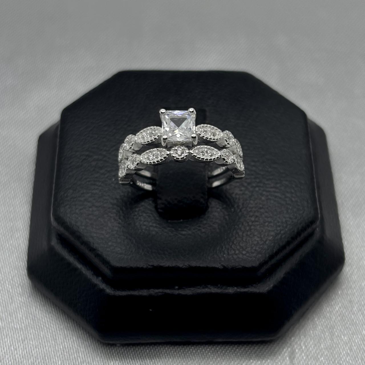 #AL145 - Alianza Cuadrada Con Zirconia Plata - PU3.5