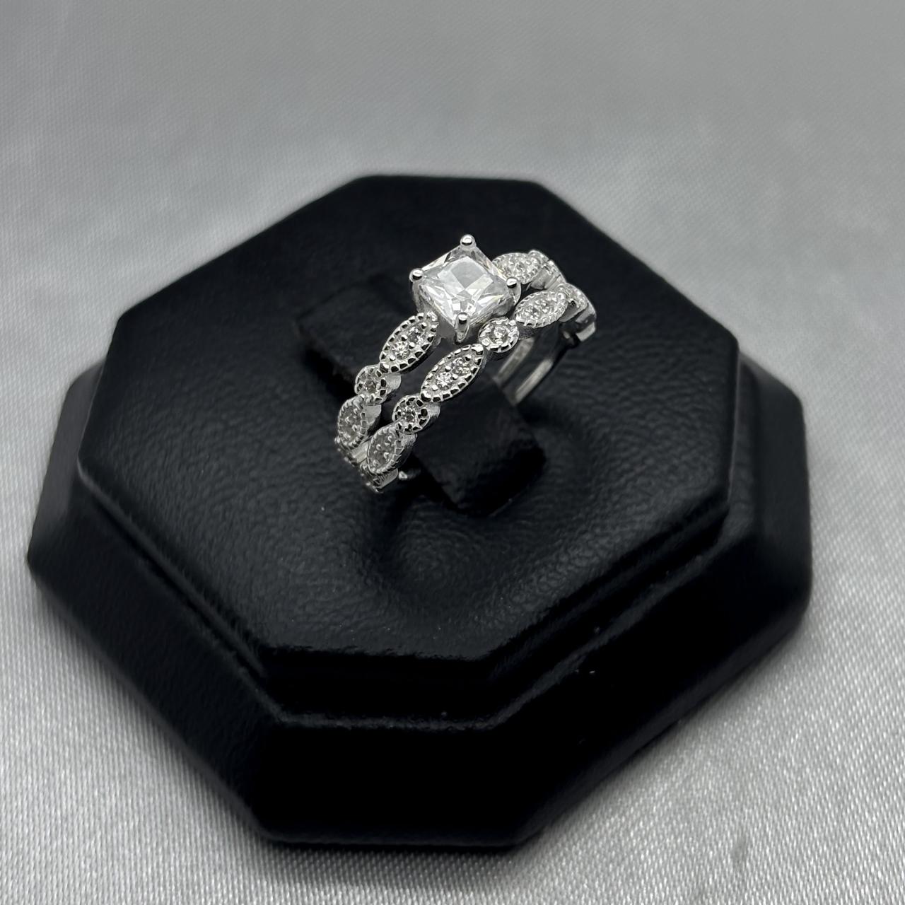 #AL145 - Alianza Cuadrada Con Zirconia Plata - PU3.5