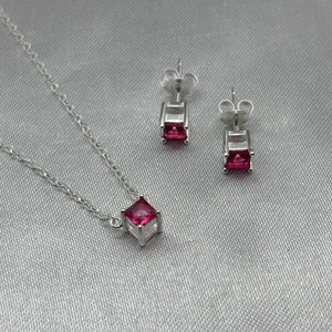 #J123 - Juego Cuadrito Gargantilla/Broqueles Con Zirconia Plata - C14/3.8